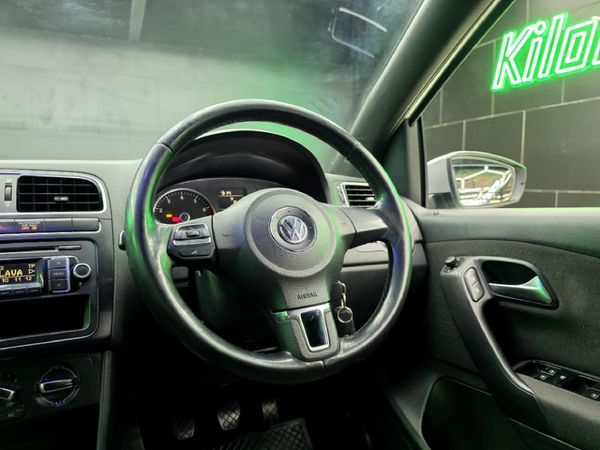 2012-Volkswagen-Polo-14-Comfortline-5-dr image:7