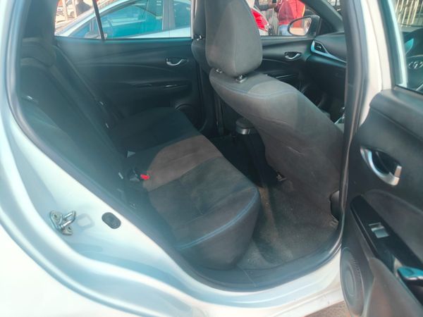 2018-Toyota-Yaris-15-XS-5-dr image:11