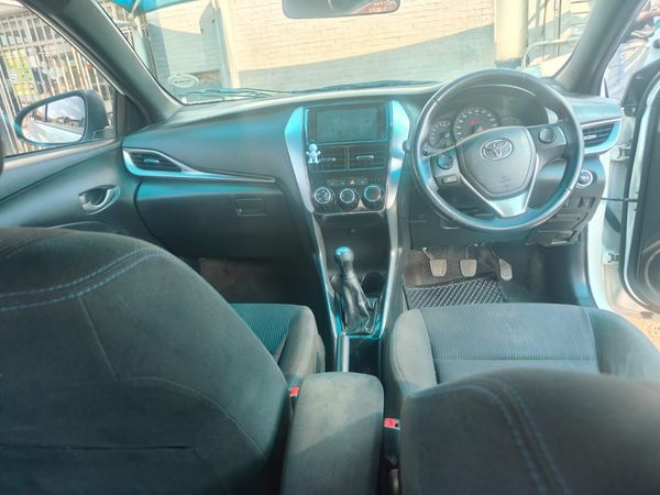 2018-Toyota-Yaris-15-XS-5-dr image:12