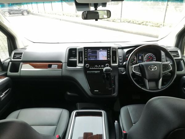 2022-Toyota-Quantum-28-LWB-BUS-9-SEATER-VX-PREMIUM image:10