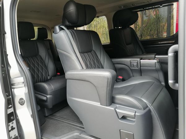 2022-Toyota-Quantum-28-LWB-BUS-9-SEATER-VX-PREMIUM image:11