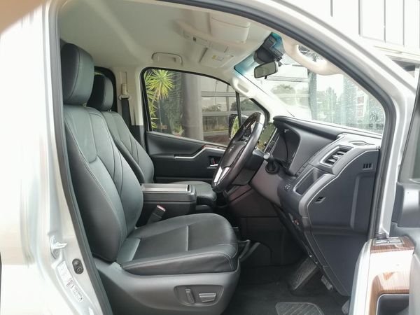 2022-Toyota-Quantum-28-LWB-BUS-9-SEATER-VX-PREMIUM image:4