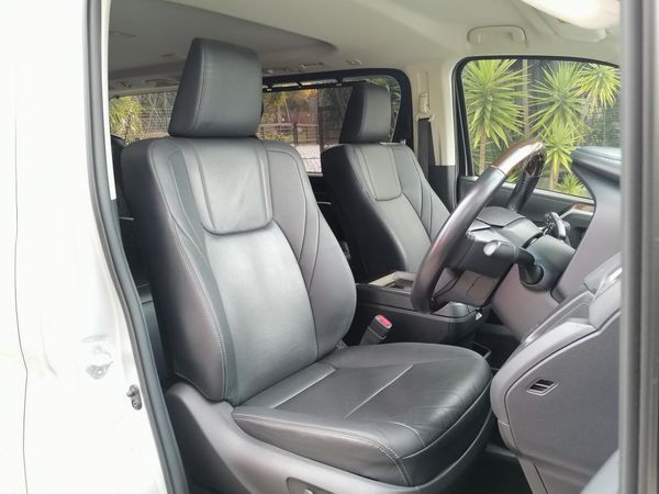 2022-Toyota-Quantum-28-LWB-BUS-9-SEATER-VX-PREMIUM image:5