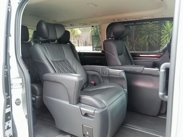 2022-Toyota-Quantum-28-LWB-BUS-9-SEATER-VX-PREMIUM image:6