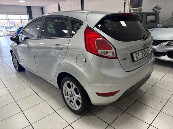 2016-Ford-Fiesta-10-EcoBoost-Trend-Auto-5-dr image:1