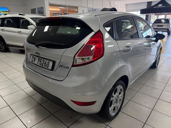 2016-Ford-Fiesta-10-EcoBoost-Trend-Auto-5-dr image:2