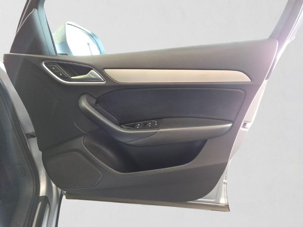 2015-Audi-Q3-20-TDI-quattro-Auto-130kW image:14