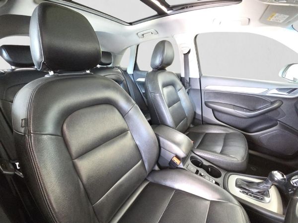 2015-Audi-Q3-20-TDI-quattro-Auto-130kW image:15