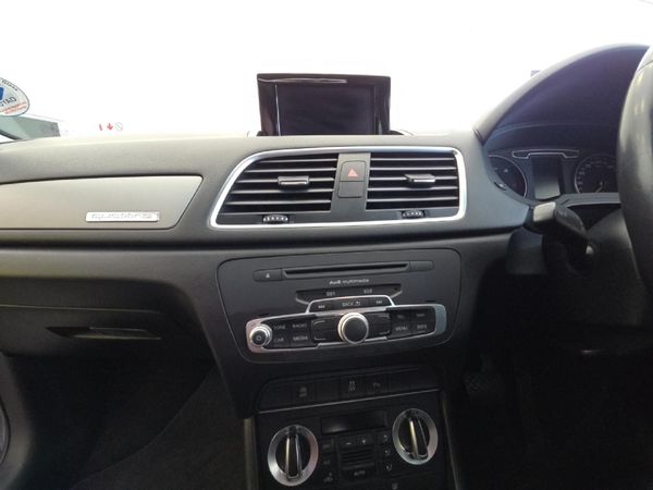 2015-Audi-Q3-20-TDI-quattro-Auto-130kW image:19