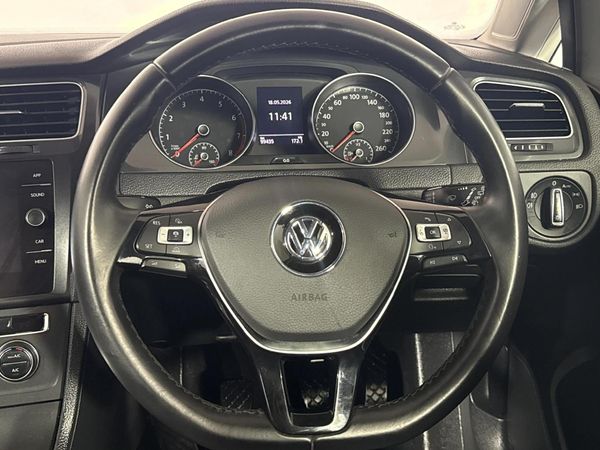 2018-Volkswagen-Golf-VII-10-TSI-Comfortline image:11