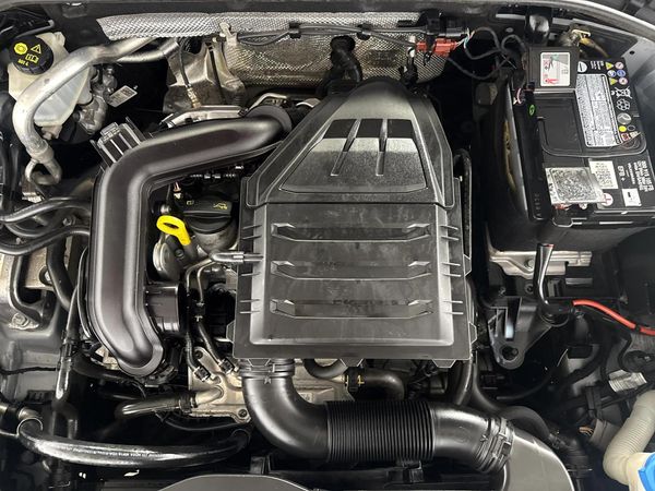 2018-Volkswagen-Golf-VII-10-TSI-Comfortline image:12