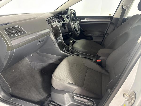 2018-Volkswagen-Golf-VII-10-TSI-Comfortline image:8