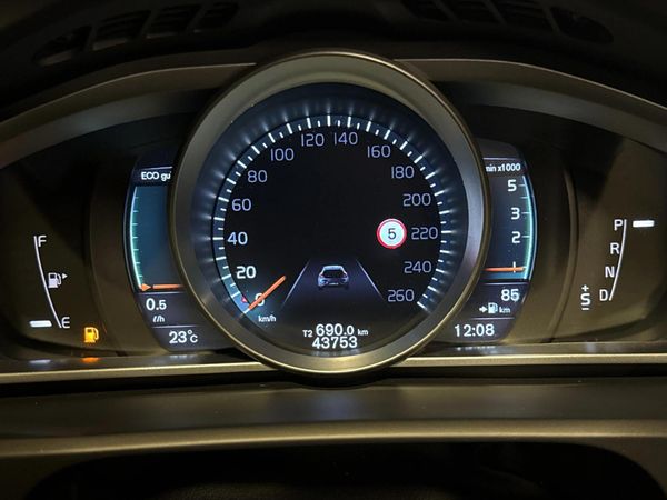 2016-Volvo-V40-CC-D4-Elite-Auto image:2