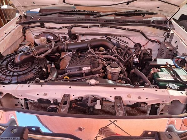 2013-Toyota-Hilux-27-VVTi-Raider-Raised-Body-Single-Cab image:4