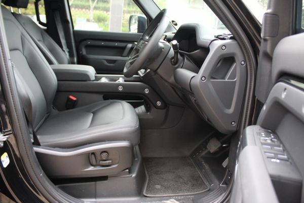 2026-Land-Rover-Defender-110-D250-X-Dynamic-SE image:10