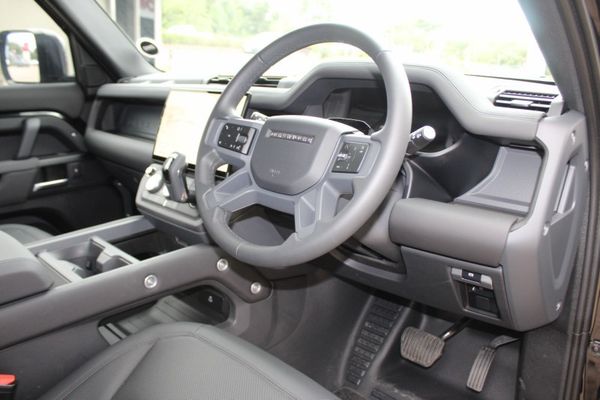 2026-Land-Rover-Defender-110-D250-X-Dynamic-SE image:11