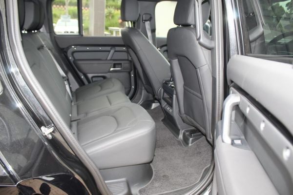 2026-Land-Rover-Defender-110-D250-X-Dynamic-SE image:12