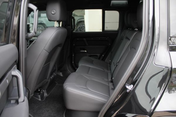2026-Land-Rover-Defender-110-D250-X-Dynamic-SE image:16
