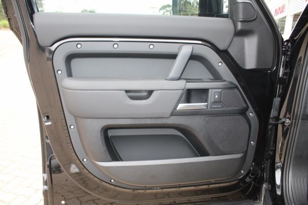 2026-Land-Rover-Defender-110-D250-X-Dynamic-SE image:17