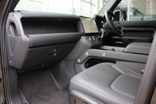 2026-Land-Rover-Defender-110-D250-X-Dynamic-SE image:19