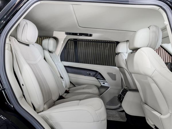 2023-Land-Rover-Range-Rover-44-LWB-Autobiography image:9