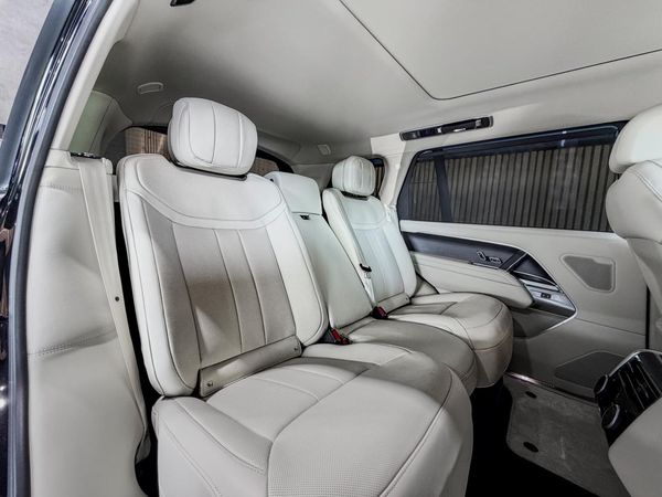 2023-Land-Rover-Range-Rover-44-LWB-Autobiography image:10