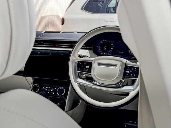 2023-Land-Rover-Range-Rover-44-LWB-Autobiography image:11