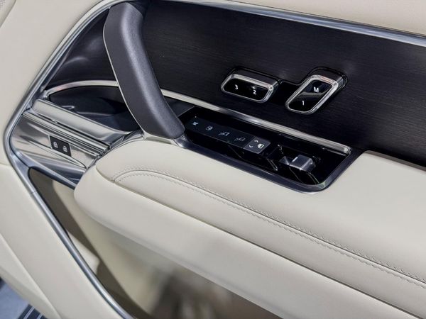 2023-Land-Rover-Range-Rover-44-LWB-Autobiography image:17
