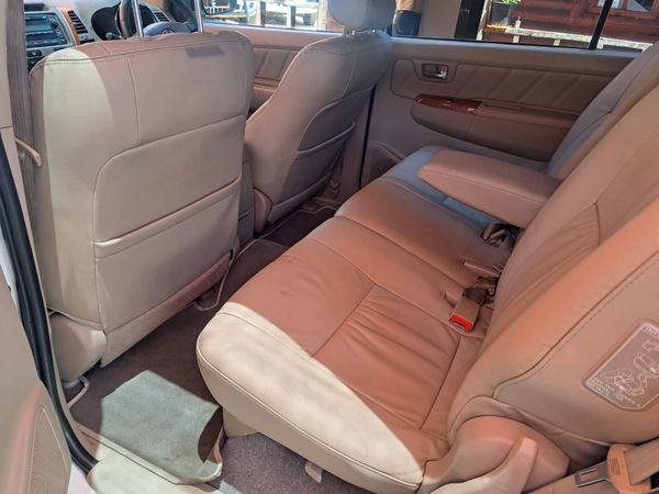 2011-Toyota-Fortuner-30-D-4D-Raised-Body-Auto image:9