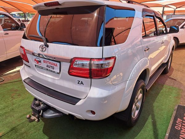 2011-Toyota-Fortuner-30-D-4D-Raised-Body-Auto image:10