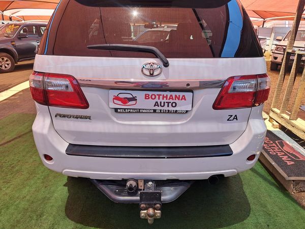 2011-Toyota-Fortuner-30-D-4D-Raised-Body-Auto image:11