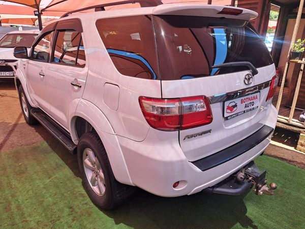 2011-Toyota-Fortuner-30-D-4D-Raised-Body-Auto image:12