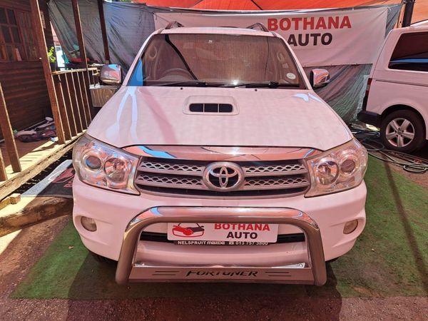 2011-Toyota-Fortuner-30-D-4D-Raised-Body-Auto image:1