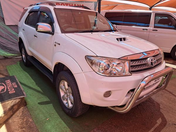 2011-Toyota-Fortuner-30-D-4D-Raised-Body-Auto image:2