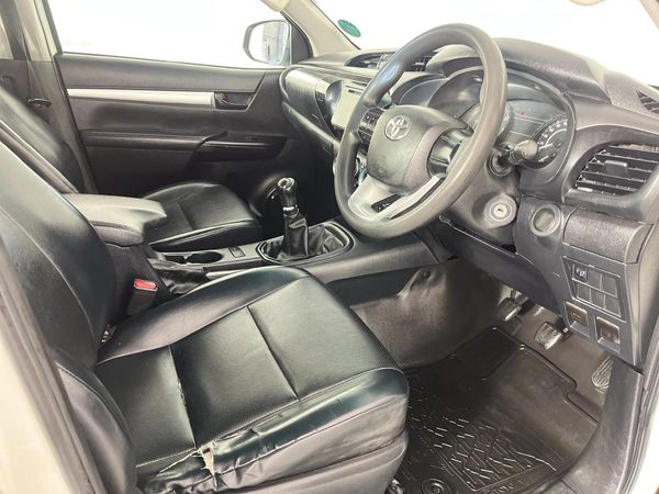 2023-Toyota-Hilux-24-GD-6-SR-4x4-Double-Cab image:9