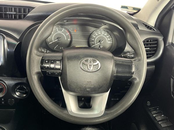 2023-Toyota-Hilux-24-GD-6-SR-4x4-Double-Cab image:11