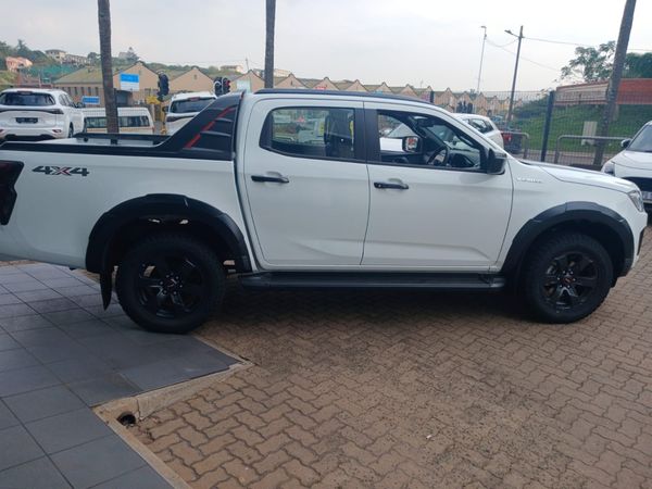 2026-Isuzu-D-Max-30-DDI-V-Cross-4x4-Auto-Double-Cab image:1