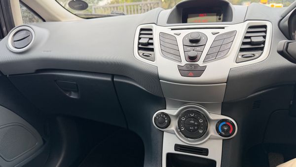2011-Ford-Fiesta-14i-Ambiente-5-dr image:14