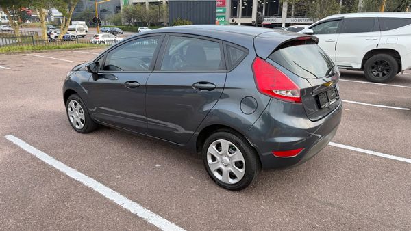 2011-Ford-Fiesta-14i-Ambiente-5-dr image:3