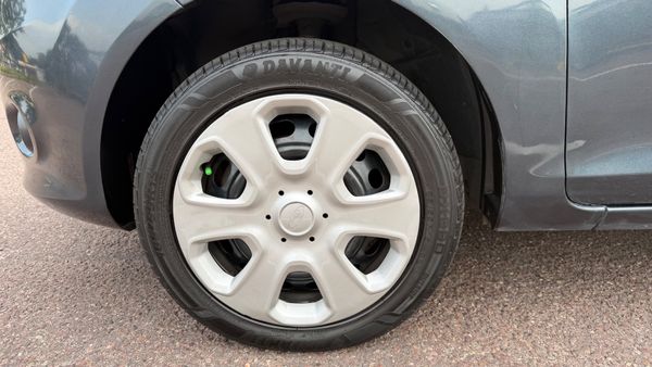 2011-Ford-Fiesta-14i-Ambiente-5-dr image:5