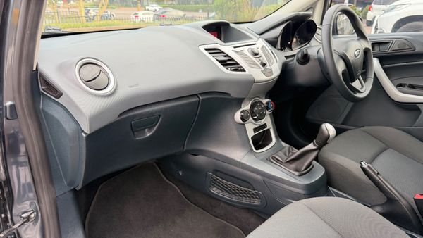 2011-Ford-Fiesta-14i-Ambiente-5-dr image:7