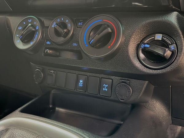 2017-Toyota-Hilux-28-GD-6-Raider-4x4-Extended-Cab image:21