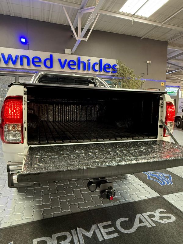 2017-Toyota-Hilux-28-GD-6-Raider-4x4-Extended-Cab image:28