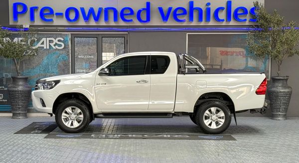 2017-Toyota-Hilux-28-GD-6-Raider-4x4-Extended-Cab image:3