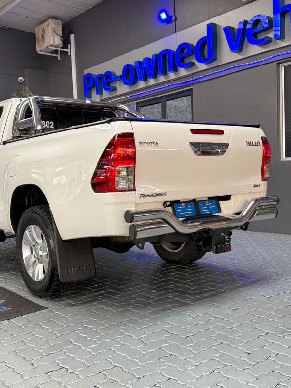 2017-Toyota-Hilux-28-GD-6-Raider-4x4-Extended-Cab image:4