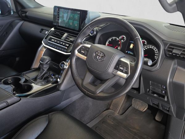 2023-Toyota-Land-Cruiser-300-V6-33-D-GX-R image:12