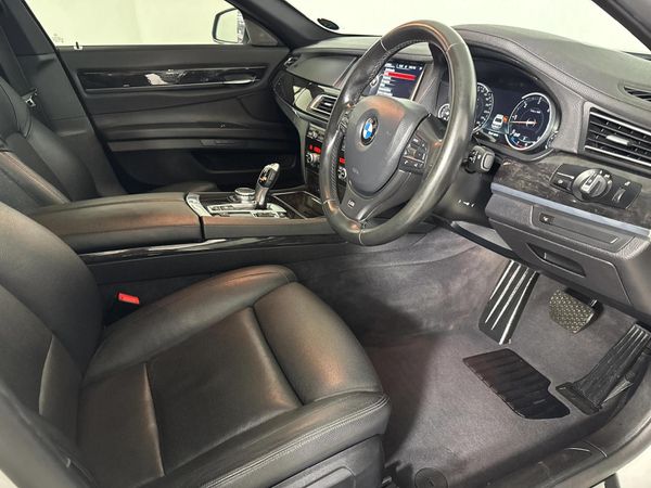 2015-BMW-7-Series-730d-M-Sport image:9