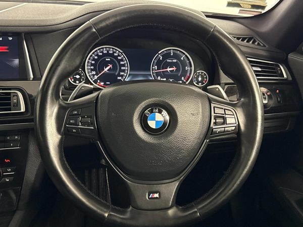 2015-BMW-7-Series-730d-M-Sport image:11