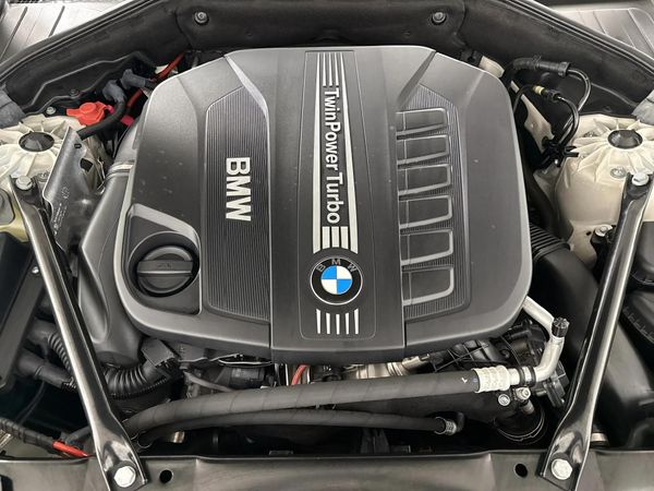 2015-BMW-7-Series-730d-M-Sport image:12