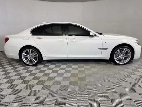 2015-BMW-7-Series-730d-M-Sport image:16